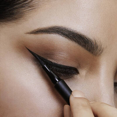 Maybelline Hyper Precise All Day Eyeliner 701 Matte Onyx - 4