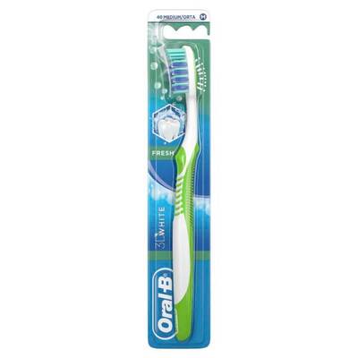 Oral-B Advantage 3D White Fresh Medium 40 Diş Fırçası - 1